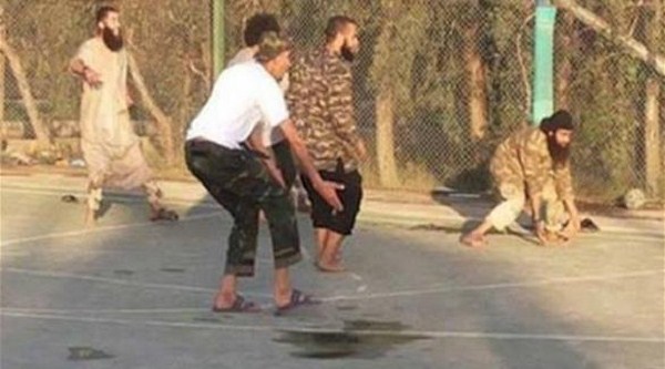 داعش يمنع لعب كرة القدم في الموصل 